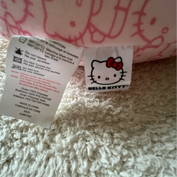 Hello Kitty Travel next pillow - Picture 2 of 2